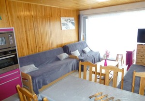 Cozy Studio for 4 with Balcony, South Exposure, Pet-Friendly, Near Ski Lift in Alpe d'Huez