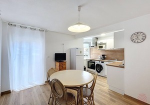 Cozy Studio with Terrace, Near Thermes & Downtown, Pet Friendly + WiFi, Lamalou-les-Bains