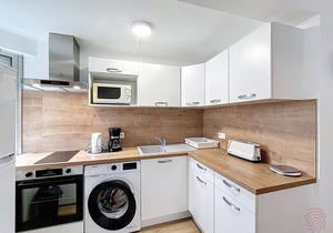 Cozy Studio with Terrace, Near Thermes & Downtown, Pet Friendly + WiFi, Lamalou-les-Bains