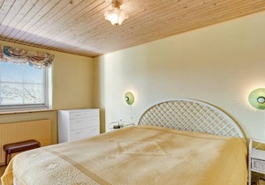 Cozy summer house very close to the North Sea coast.