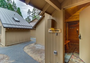 Cozy Sunriver cabin with WiFi and fireplace - SHARC passes included
