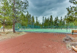 Cozy Sunriver cabin with WiFi and fireplace - SHARC passes included