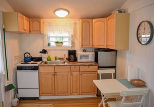 Cozy two bedroom cottage- Only .2 miles to Hagis Beach