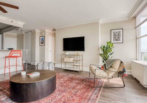 CozySuites 800 Tower 1BR w/gym! 02
