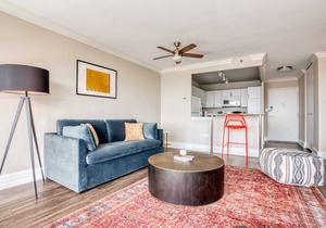 CozySuites 800 Tower 1BR w/gym! 02