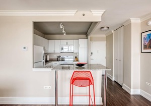 CozySuites 800 Tower 1BR w/gym! 02