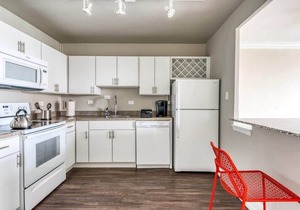 CozySuites 800 Tower 1BR w/gym! 12