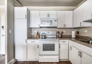 CozySuites 800 Tower 1BR w/gym! 12
