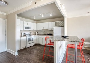 CozySuites 800 Tower 1BR w/gym! 13