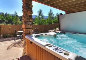 Creekside Escape: Stunning Quaint Home in Breckenridge, Amazing Location