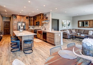 Creekside Escape: Stunning Quaint Home in Breckenridge, Amazing Location