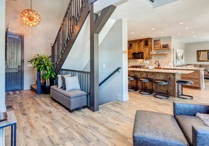 Creekside Escape: Stunning Quaint Home in Breckenridge, Amazing Location