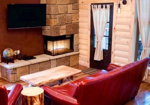 Cricket Hill Treehouse B by Amish Country Lodging