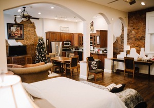 Crossroads Loft, Studio and Flat- Steps from Rt. 66 and Carthage Square