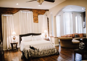 Crossroads Loft, Studio and Flat- Steps from Rt. 66 and Carthage Square