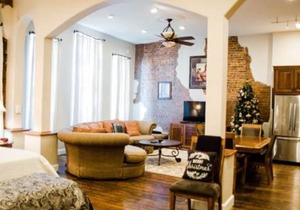 Crossroads Loft & Studio Apt: Steps from Rt. 66 & Beautiful Carthage Square