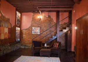Crossroads Loft & Studio Apt: Steps from Rt. 66 & Beautiful Carthage Square