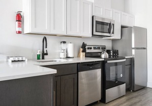 Cute 1BR Next to EWR 6539