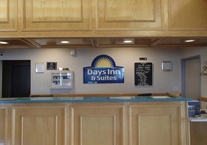Days Inn & Suites by Wyndham Corpus Christi Central