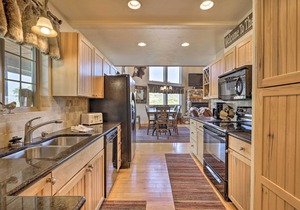 Deck, Bar & Mtn Views: Grand Granby Retreat!