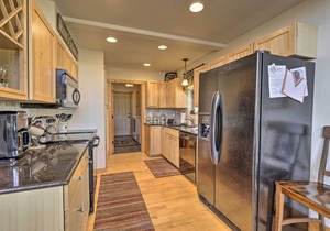 Deck, Bar & Mtn Views: Grand Granby Retreat!