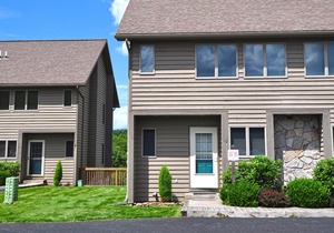 Delightful 3 Bedroom Ski in/ Ski Out townhome!