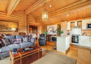 Deluxe and spacious lodge perfect for a romantic retreat.