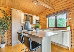 Deluxe and spacious lodge perfect for a romantic retreat.