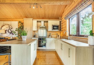 Deluxe and spacious lodge perfect for a romantic retreat.