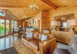 Deluxe and spacious lodge perfect for a romantic retreat.