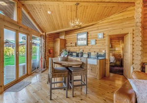 Deluxe and spacious lodge perfect for a romantic retreat.