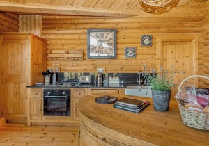 Deluxe and spacious lodge perfect for a romantic retreat.