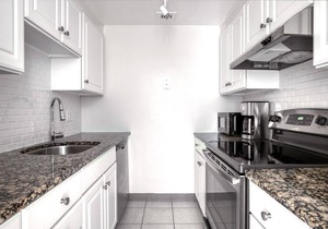 Deluxe Back Bay 1BR w/Gym, nr Copley T, by Blueground