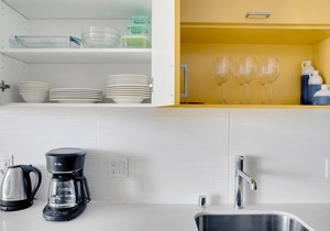 Deluxe Bellevue 1BR w/Gym & W/D, near Spring District, by Blueground