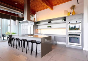 Deluxe Bellevue 1BR w/Gym & W/D, near Spring District, by Blueground