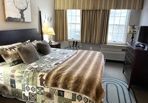 Deluxe Ski On Off 1BR Suite Sleeps 4 on Jiminy Mtn