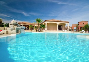 Detached house with terrace or loggia, located in Languedoc