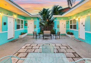 DISCOUNT! Modern Ocean-side studio, 1BR/1bath, Hollywood, Free Parking + BBQ!