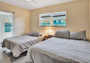 DISCOUNT! Modern Ocean-side studio, 1BR/1bath, Hollywood, Free Parking + BBQ!
