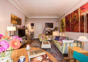 Discover Central Paris from an Artsy Private Apartment at Invalides Eiffel Tower