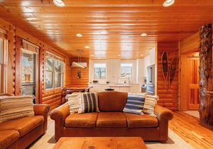 Discover Your Ideal Condo Escape: Free Shuttle, Private Hot Tub & BBQ Await!