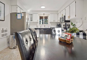 DOG Friendly Cabin Great for Families & Couples! Private Hot Tub, Fenced Yard, + 2 KING BEDS!