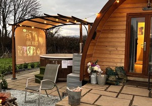 Dog-Friendly Executive Glamping Pod With Hot Tub