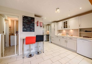Dog friendly holiday cottage in the Cotswolds with cinema room and superb garden - Landgate House