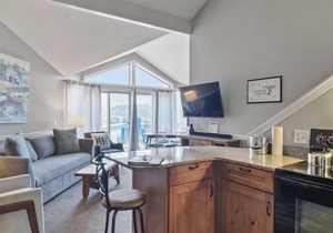 Dog Friendly | Loft Style | Downtown Charlevoix | Indoor/Outdoor Pool