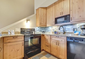 Dog Friendly | Loft Style | Downtown Charlevoix | Indoor/Outdoor Pool