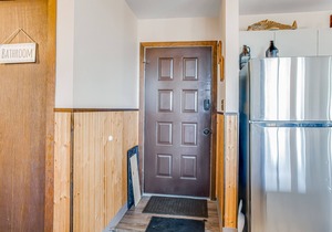 Dog-Friendly, mountain-view townhouse w/WiFi, gas fireplace, washer/dryer, deck