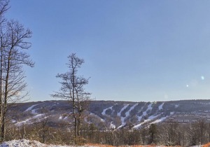 Dog-Friendly, mountain-view townhouse w/WiFi, gas fireplace, washer/dryer, deck