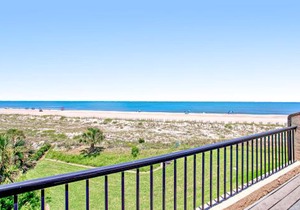 Dog-friendly oceanfront townhouse with covered balcony, views, pool & AC