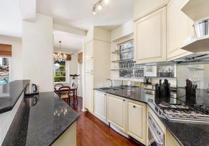 Double Bay Harbour-front apartment with stunning views